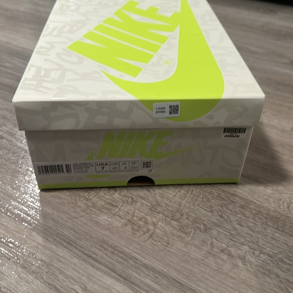 Air Jordan 1 Retro High OG - Visionaire - Picture 6 of 10